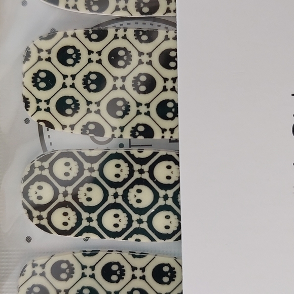 RARE Bonehead Color Street glow in the dark nails - Picture 3 of 5